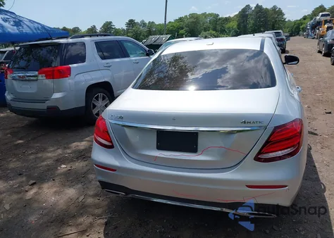 2018 Mercedes-Benz E 300 4Matic z USA, uszkodzony, nr VIN WDDZF4KB9JA445012